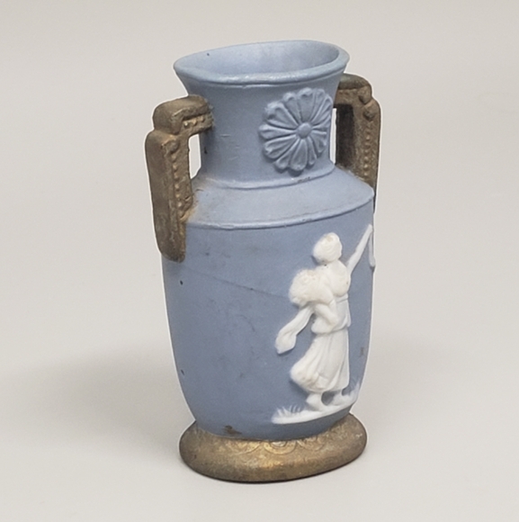 Vintage Porcelain Japanese Mini Vase - Picture 6 of 9